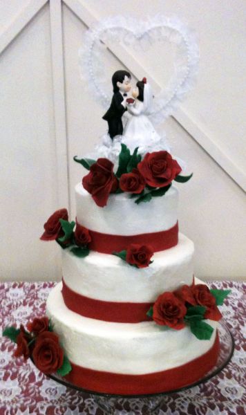 Red Rose Wedding Cake